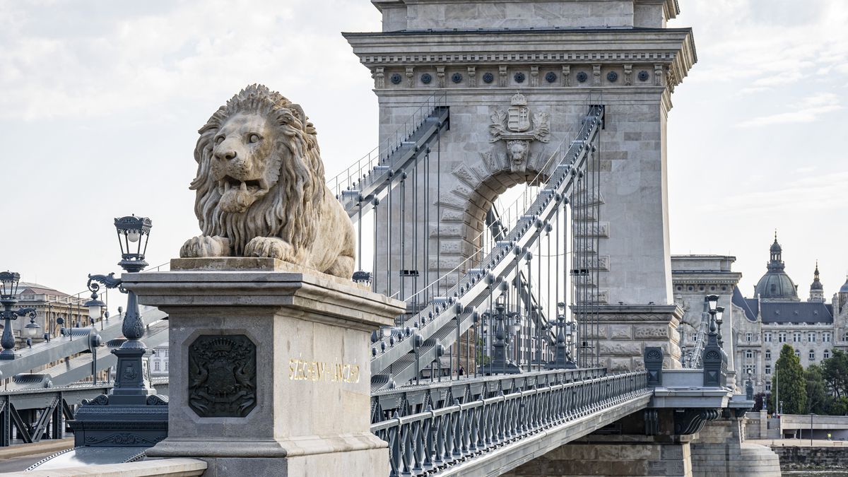 Budapešťský Řetězový most otevřeli po dvouleté rekonstrukci